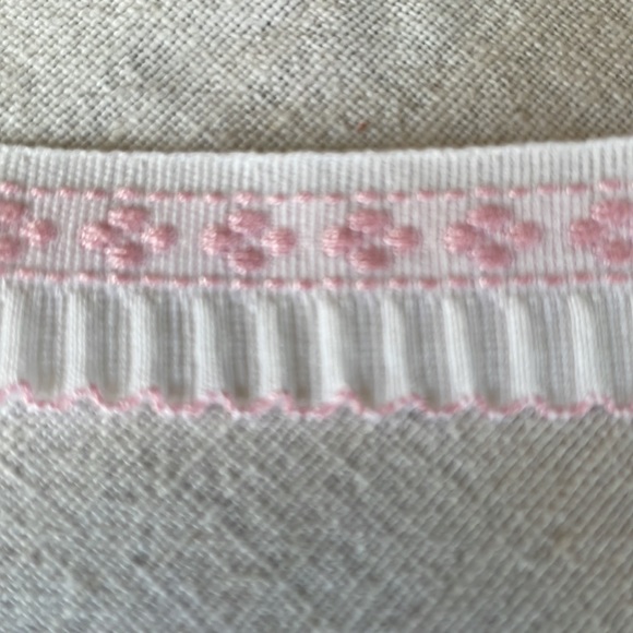 5 yards of white riffled ribbon, white with pink floral embroidery motif - Picture 2 of 5